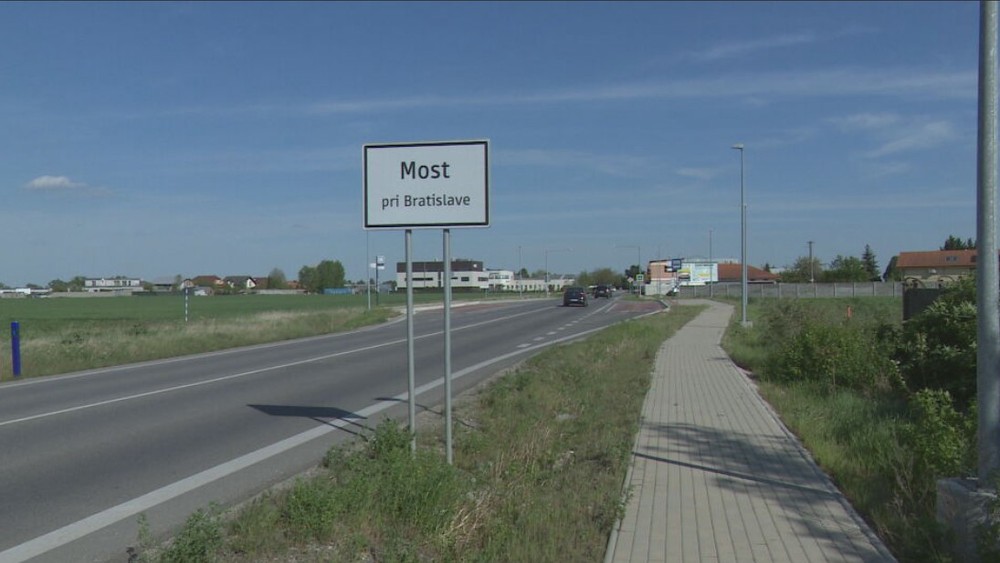 Neznámy muž obťažoval maloleté dievčatá (4)