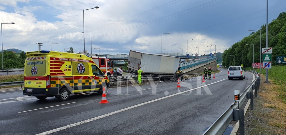 Kamión vo zvodidlách