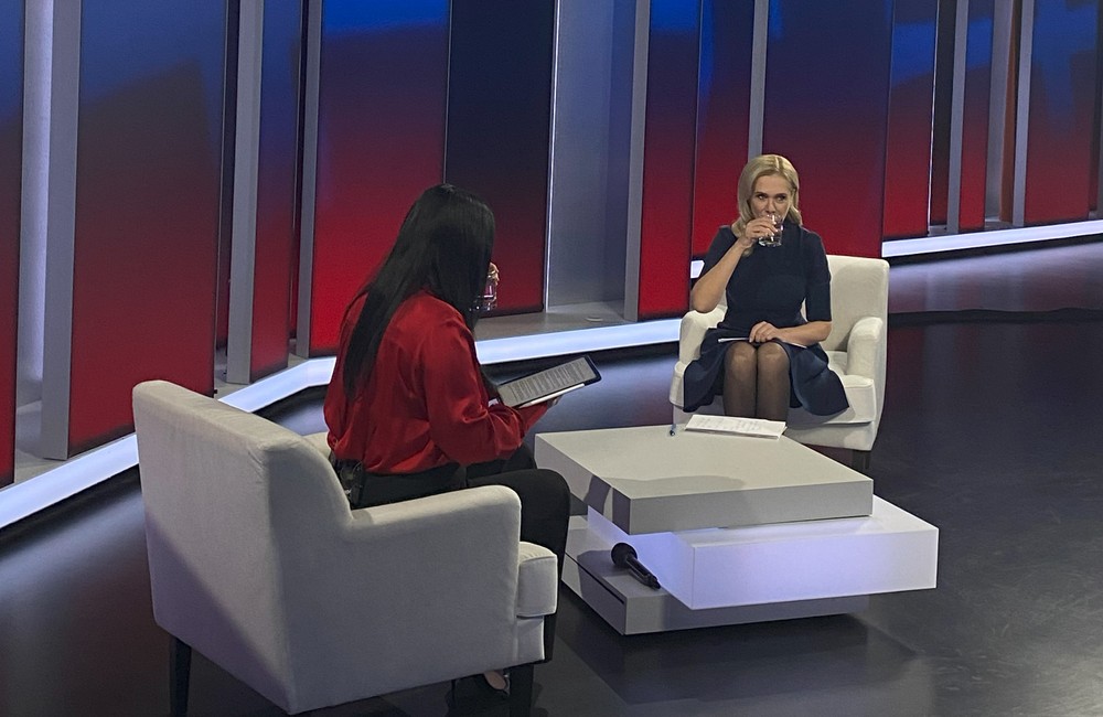 Politika 24 - Denisa Saková 5