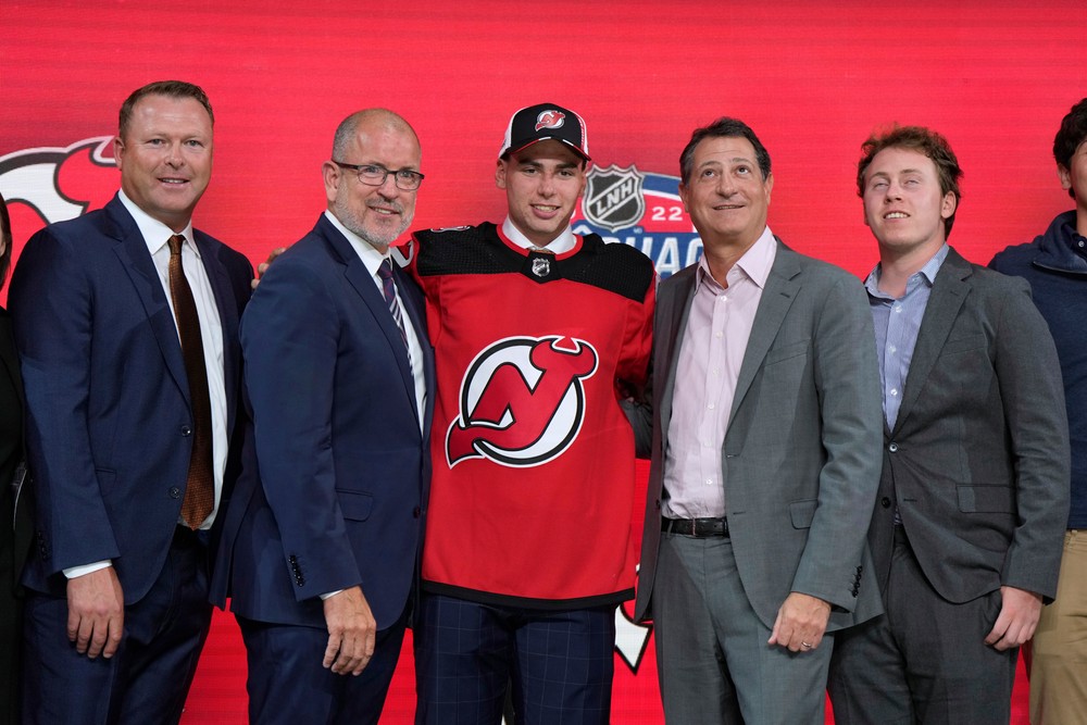 Juraj Slafkovský sa stal draftovou jednotkou, dvojkou je obranca Šimon Nemec