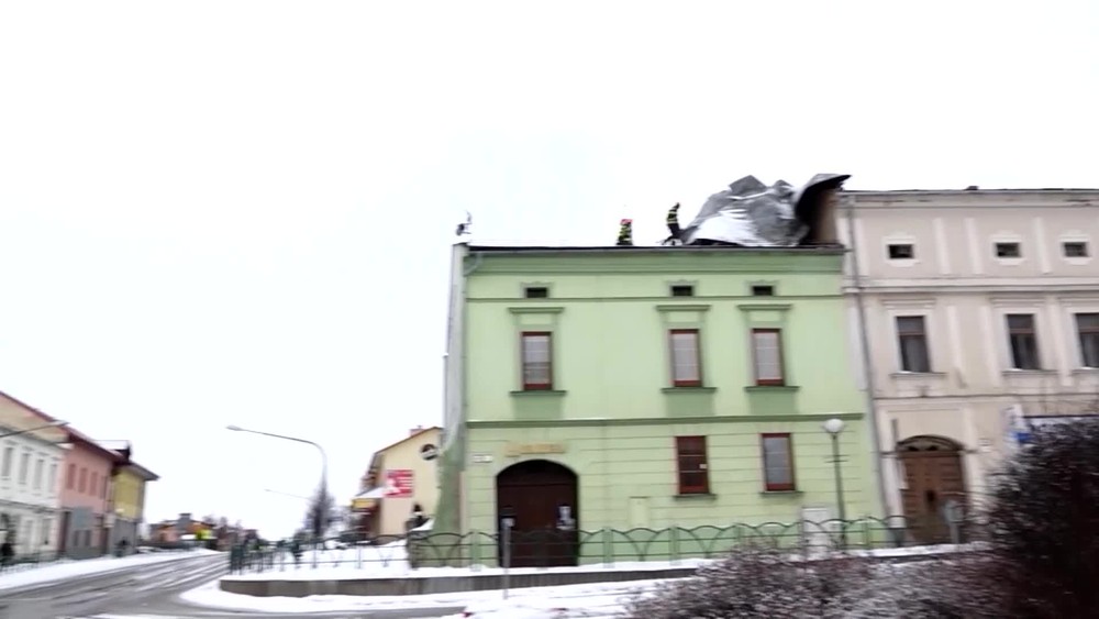 [multi] WEB_pojedincova-odtrhnuta_strecha 1129