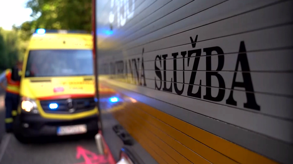 Vážna dopravná nehoda pre kŕč v nohe. Vodička vošla do protismeru aj s dvoma deťmi v aute