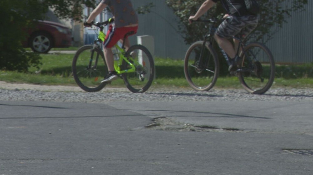 Neznámy muž obťažoval maloleté dievčatá (1)