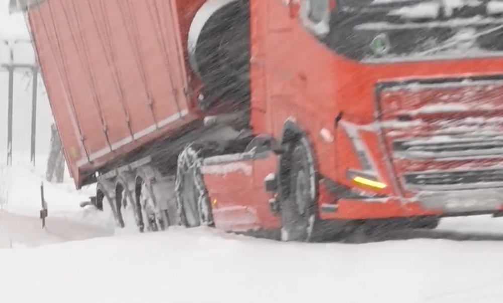 Prvý sneh komplikoval dopravu 9