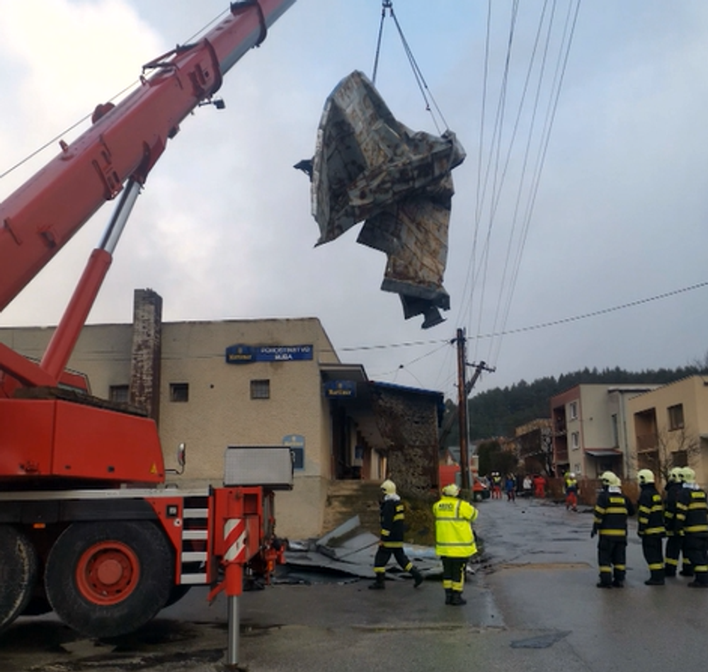 Severom Slovenska sa prehnal vietor o sile orkánu. Viaceré obce ostali na Štedrý deň bez elektriny