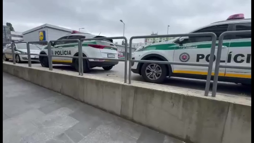 [multi] policajti pred uradom inspekcnej sluzby 10498