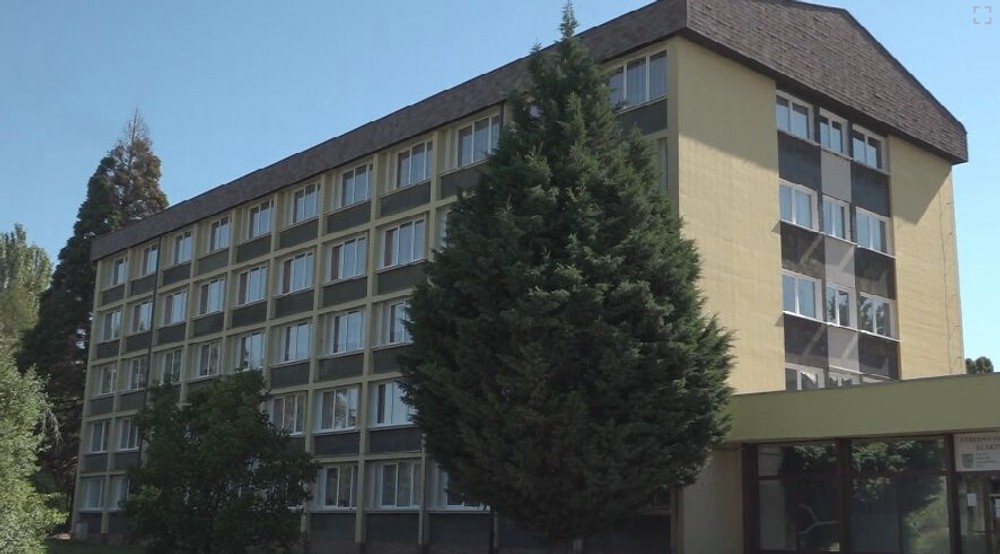 Na internáte zomrel len 17-ročný chlapec. Príčinou mali byť drogy (1)