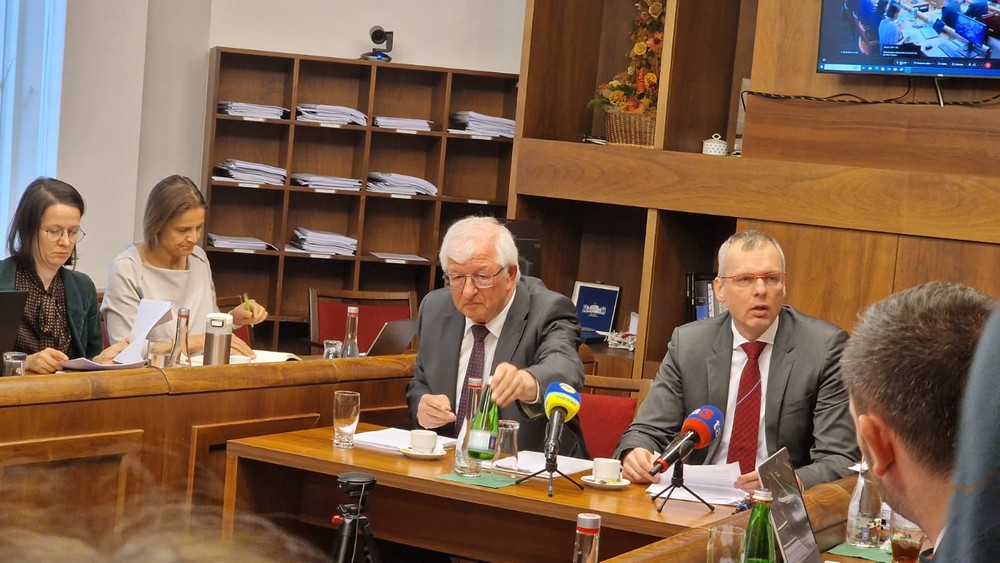 Vypočúvanie Jána Mazáka na ústavnoprávnom výbore NR SR (2)