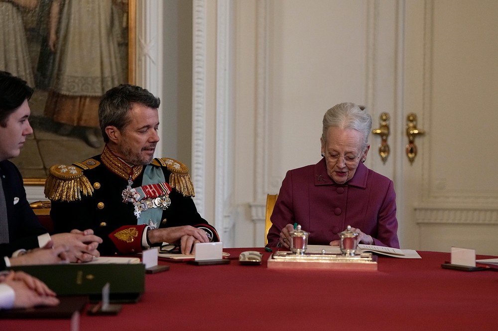 Denmark_Royal_Abdication984315