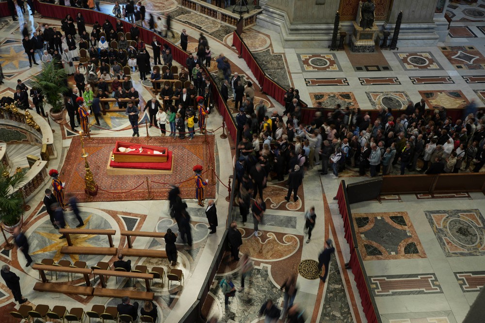 APTOPIX_Vatican_Pope311327