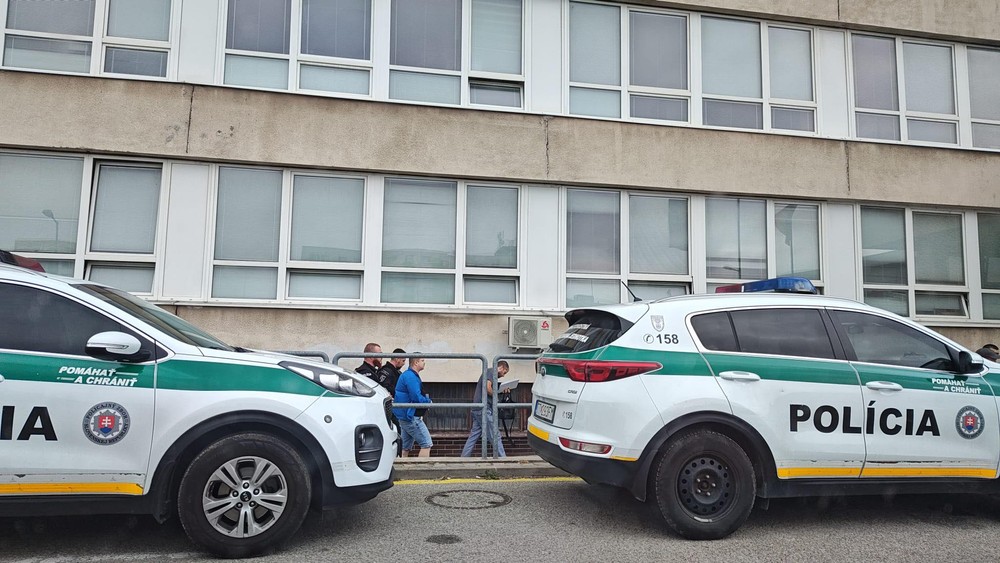 policia pred uradom inspekcnej sluzby (1)