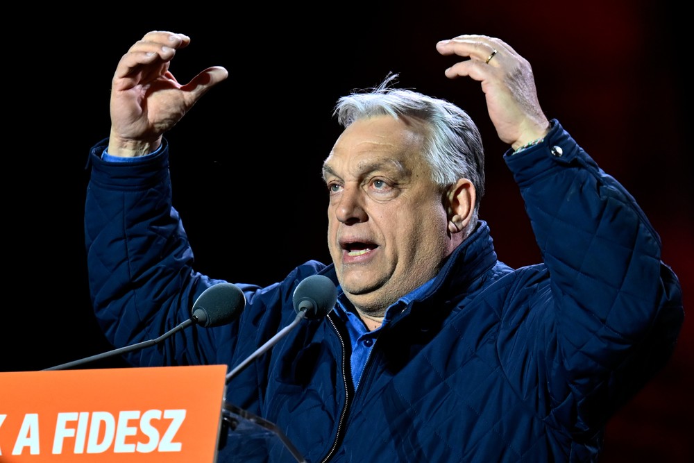 Mítingy Fideszu a TISZA deň pred voľbami v Maďarsku