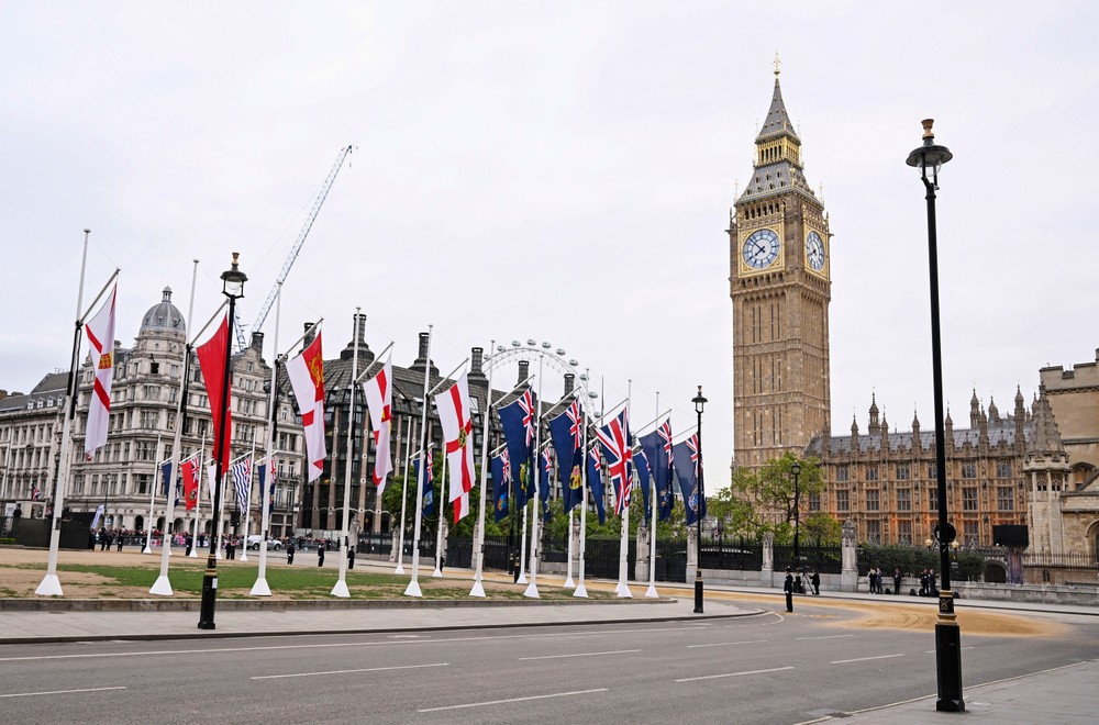 Británia sa lúči s kráľovnou Alžbetou II.