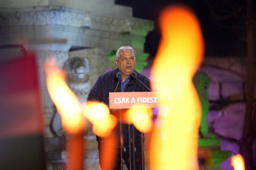 Mítingy Fideszu a TISZA deň pred voľbami v Maďarsku
