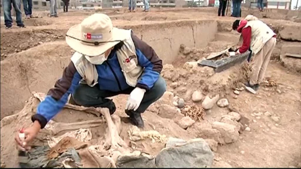 Archeológovia objavili hrobku s pozostatkami 16 čínskych migrantov1584