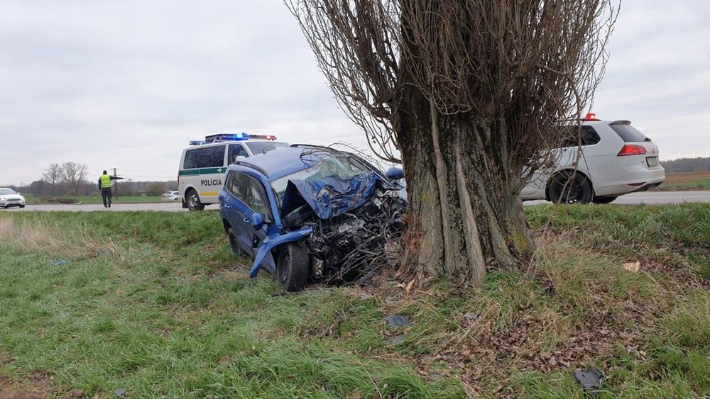 Tragická nehoda v Trnavskom kraji, vodič bol na mieste mŕtvy 