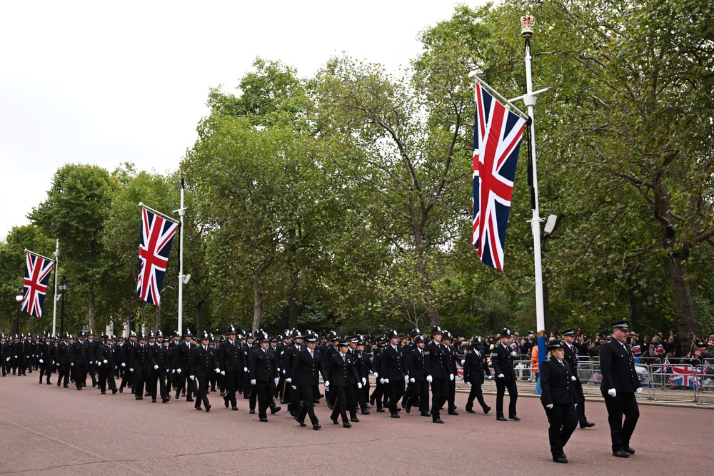 Británia sa lúči s kráľovnou Alžbetou II.