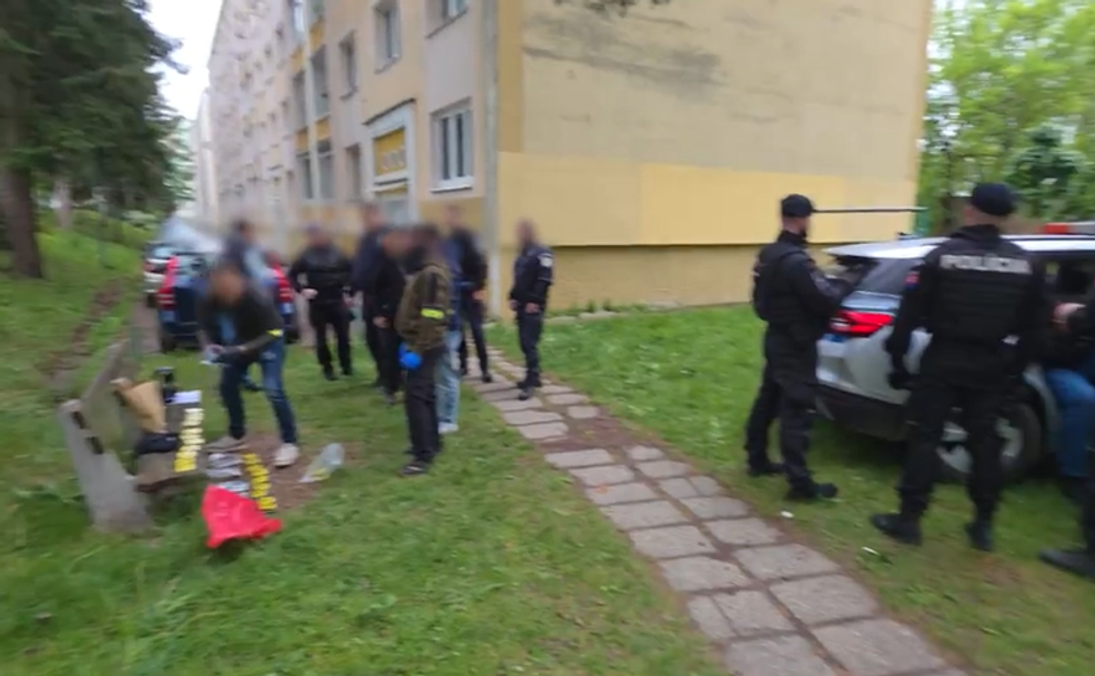 Muž držal ženu týždeň v aute 5