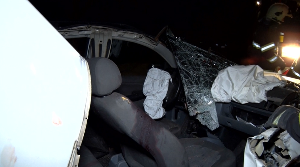 Pri zrážke auta s traktorom sa zranili dve osoby. Po 14-ročného chlapca letel vrtuľník 