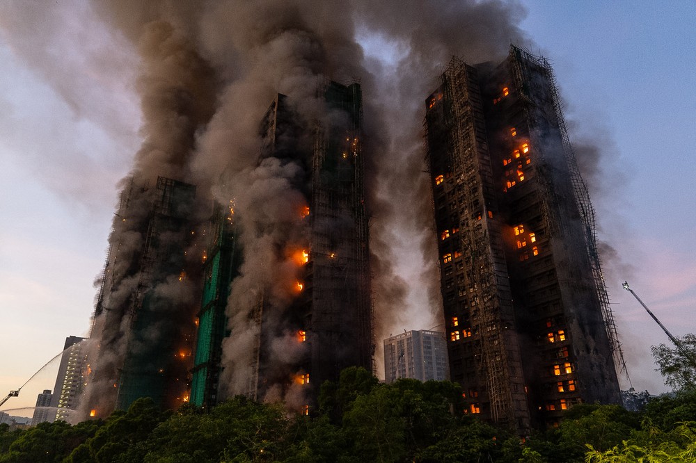 Po požiari obytného komplexu v Hongkongu hlásia obete