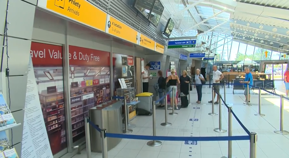 letecky alebo vlakom