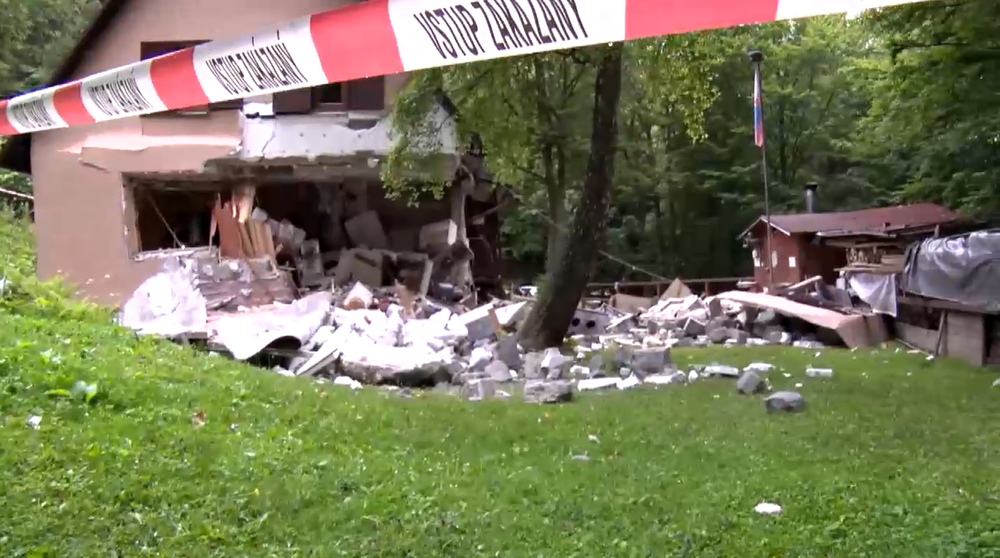 výbuch chaty horolezecký tábor Prievidza (5)
