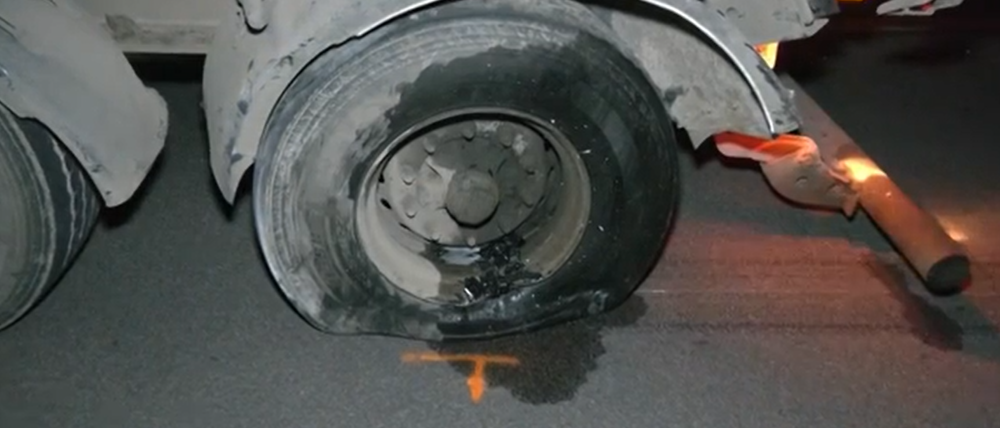 Autonehoda osobného auta s kamiónom