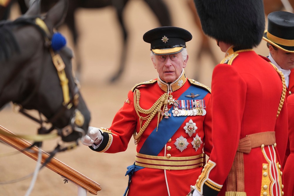 Britain_Trooping_The_Color417052050918