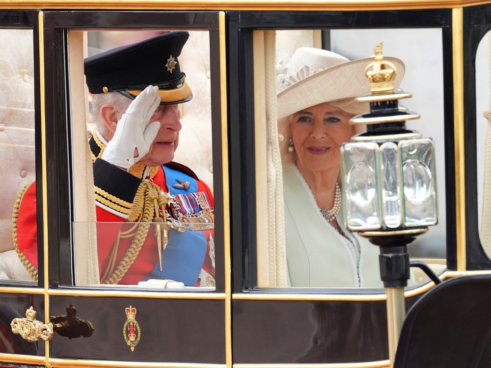 Britain_Trooping_The_Color417054050920