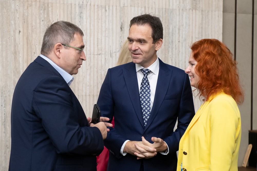 vlada posledne rokovanie pred volbami (2)