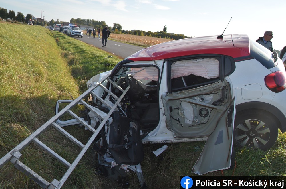 Autá skončili totálne zdemolované, zomrel mladý vodič.