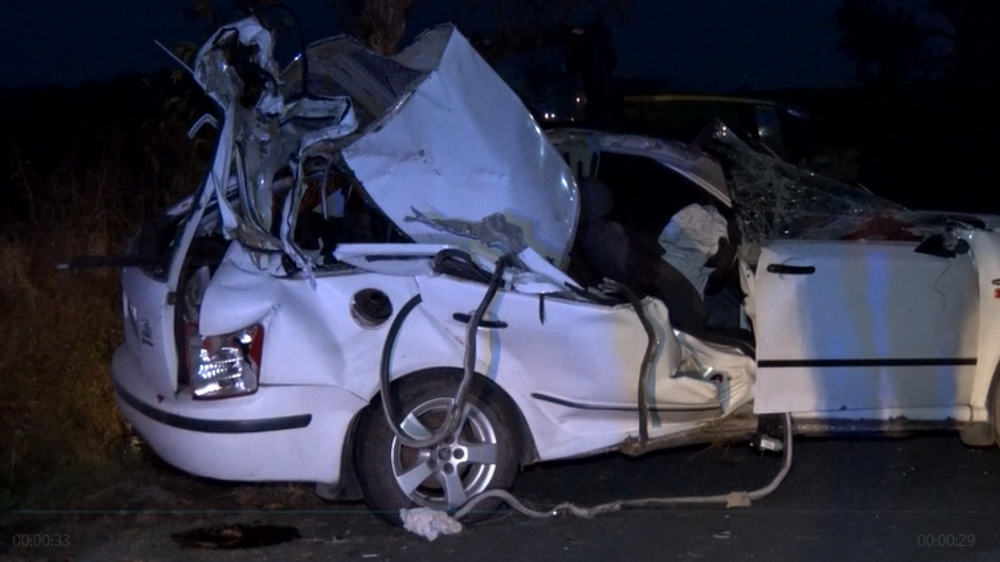 Pri zrážke auta s traktorom sa zranili dve osoby. Po 14-ročného chlapca letel vrtuľník 