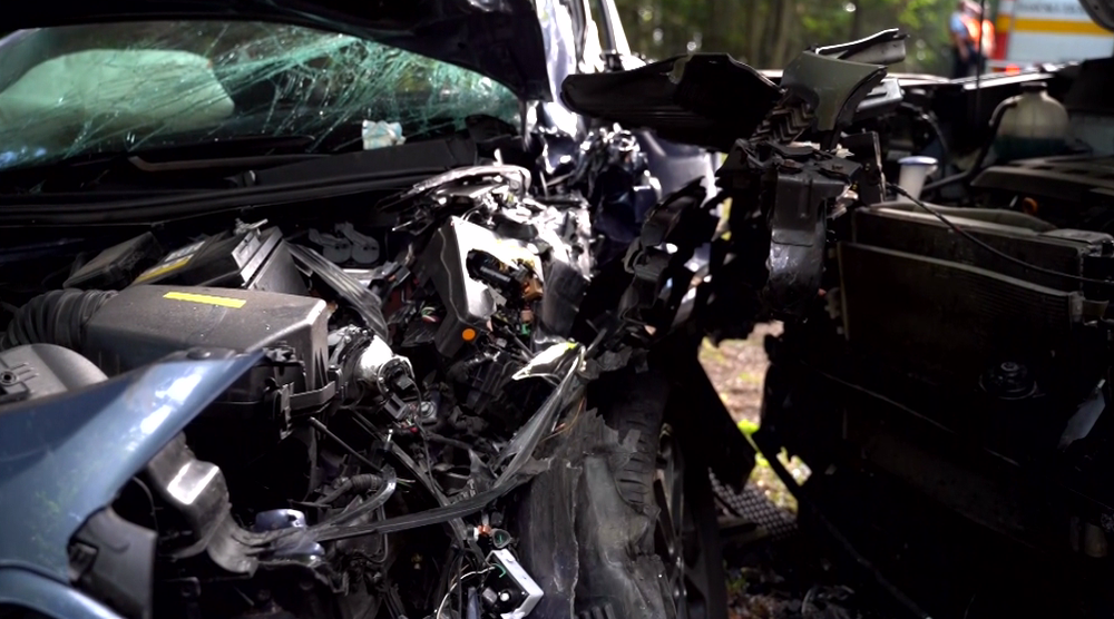 Vážna dopravná nehoda pre kŕč v nohe. Vodička vošla do protismeru aj s dvoma deťmi v aute