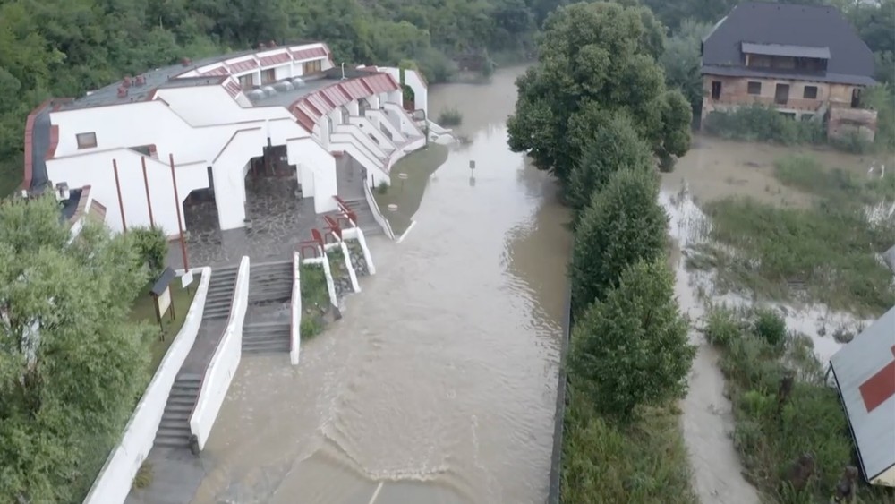 Voda sa prehnala rožňavským okresom