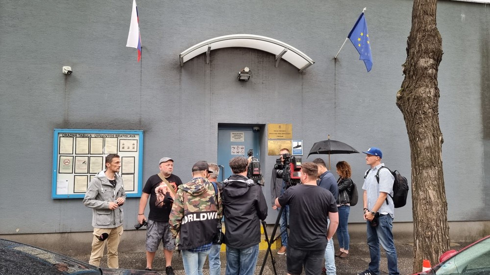 Novinári čakajú na Kaliňák