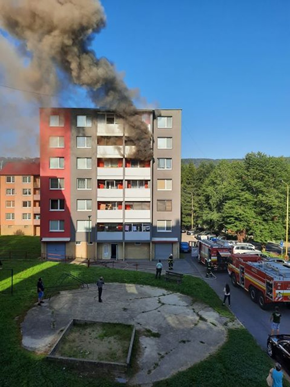Požiar paneláku v Medzilaborciach
