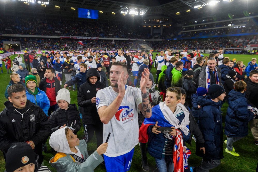 Futbalisti Slovenska postúpili na majstrovstvá Európy po tom, ako na Tehelnom poli zdolali Island 4:2