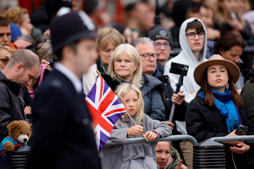 Británia sa lúči s kráľovnou Alžbetou II.