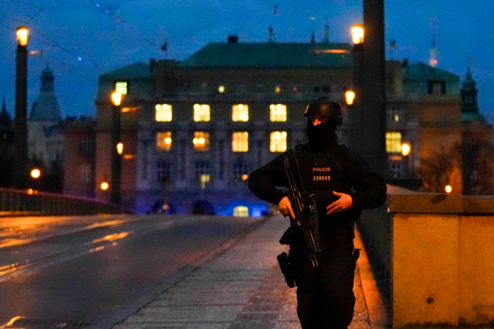 ČR Praha polícia streľba obete zranení (11)