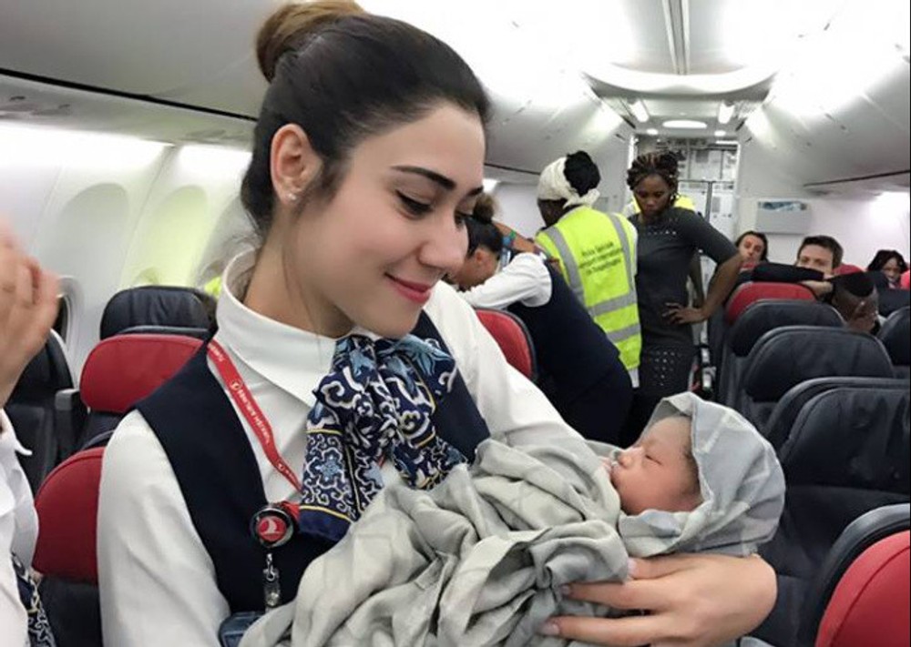 Pôrod lietadlo Turkis Airlines 2