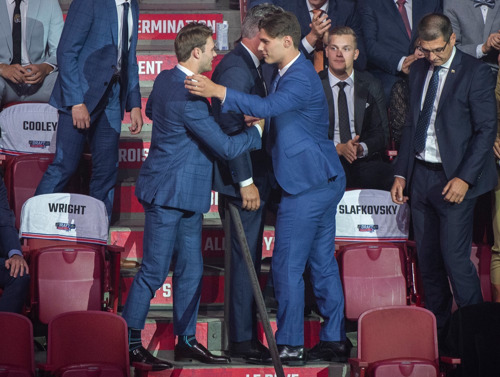Juraj Slafkovský sa stal draftovou jednotkou, dvojkou je obranca Šimon Nemec