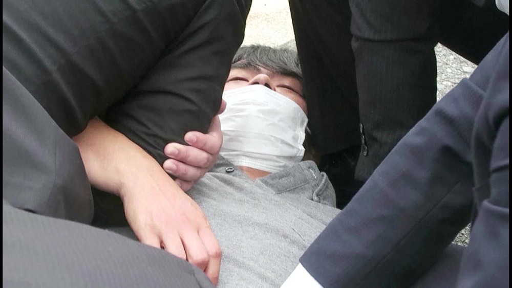 [multi] podozrivy y vrazdy abeho 2003