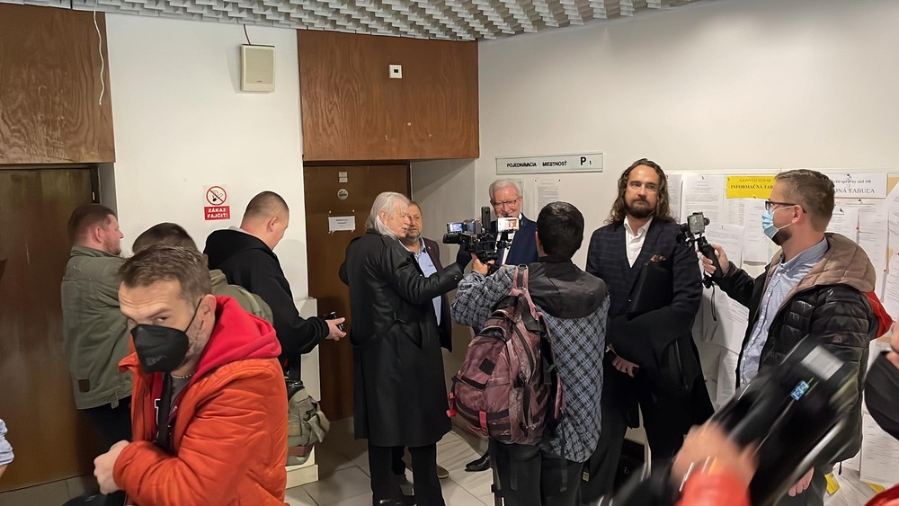 Harabin si odmietol nasadiť rúško.