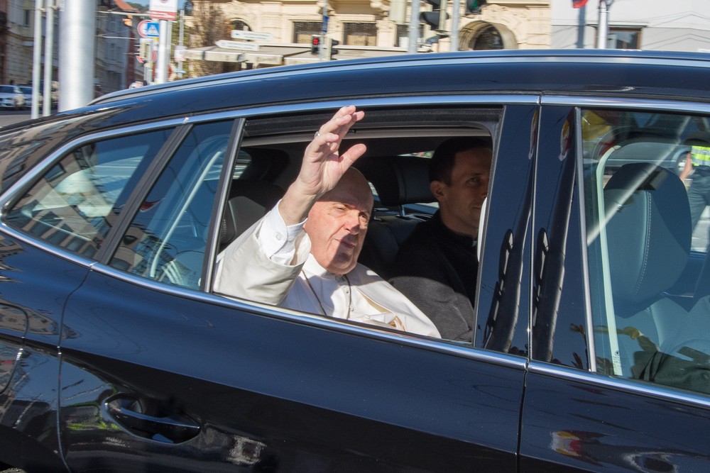 Pápež František pred Prezidentským palácom