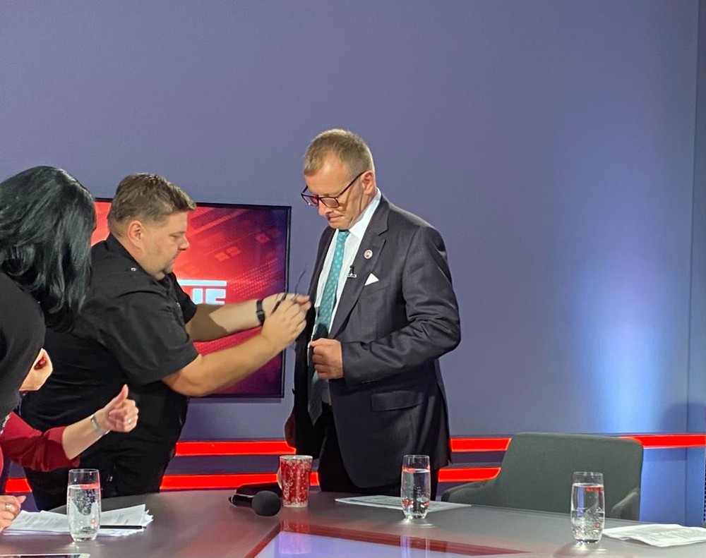 852287a8-e593-4f42-bd9d-ca2a807a4a7e