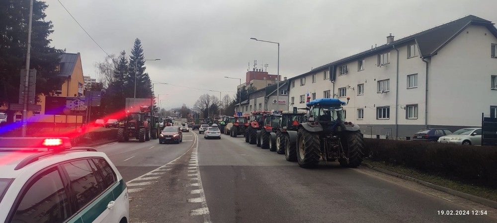 farmari protesty DOLNÝ KUBÍN (1)