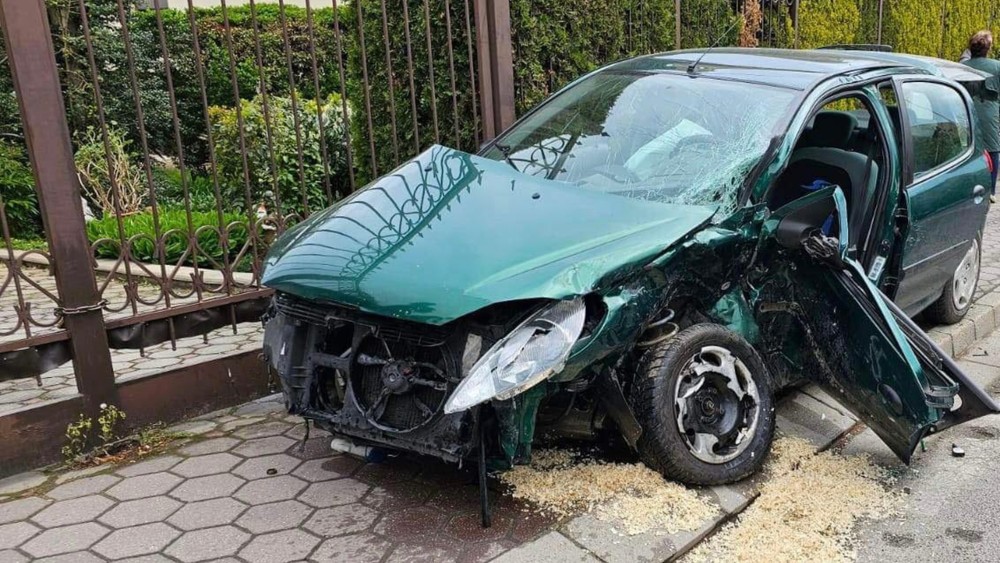 Zrážka osobného auta s policajtmi (2)