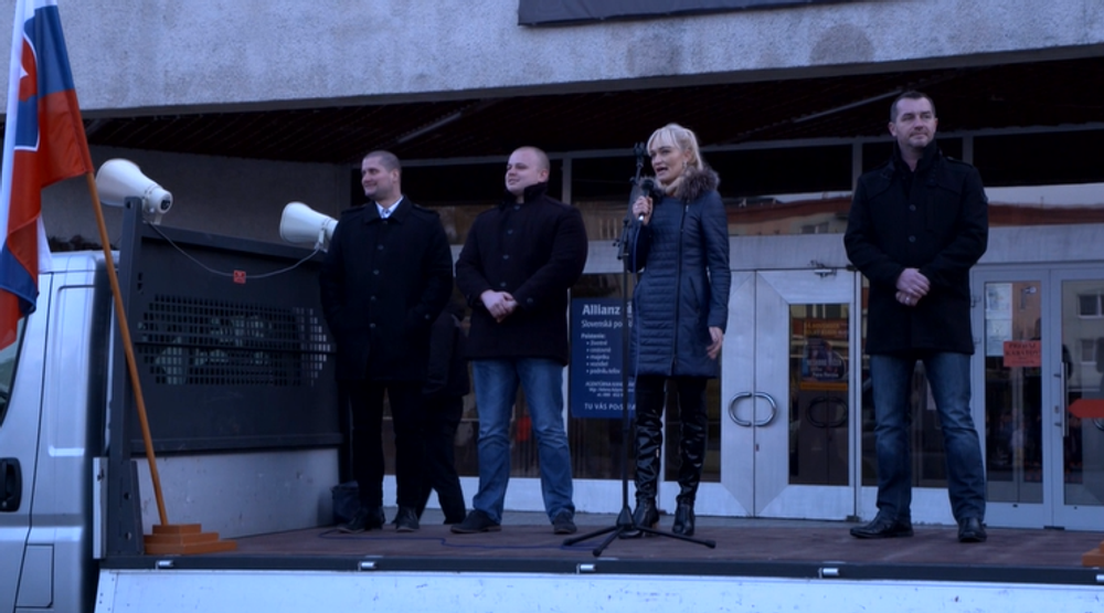 Dva mítingy v jednom meste. Akciu Kotlebovej ĽS-NS sprevádzalo protifašistické stretnutie 