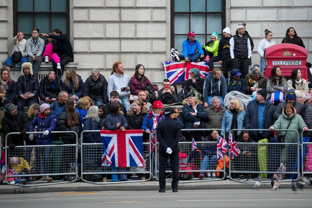 Británia sa lúči s kráľovnou Alžbetou II.
