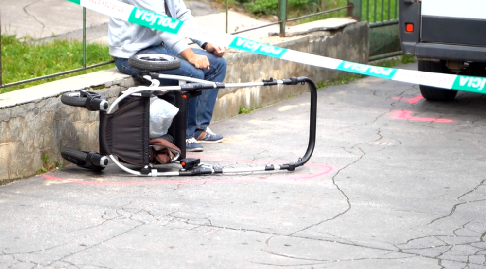 Kuriérska dodávka vrazila do kočíka. Otca pri náraze odhodilo a dieťa prevrhlo